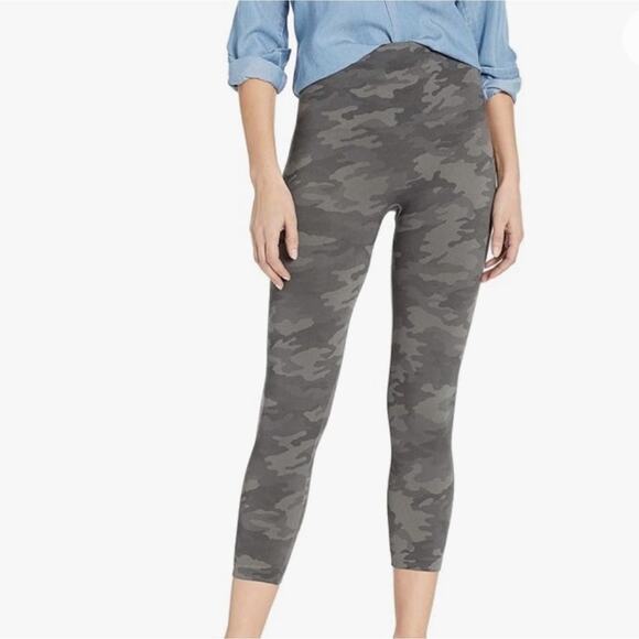 Spanx Look at Me Now Seamless Cropped Camo Leggings NWT - Picture 2 of 12